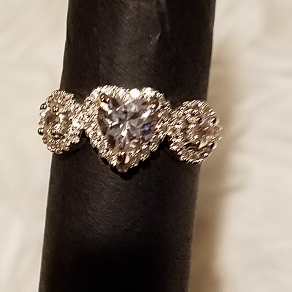 SILVER & WHITE CRYSTAL RING - Picture 2 of 6
